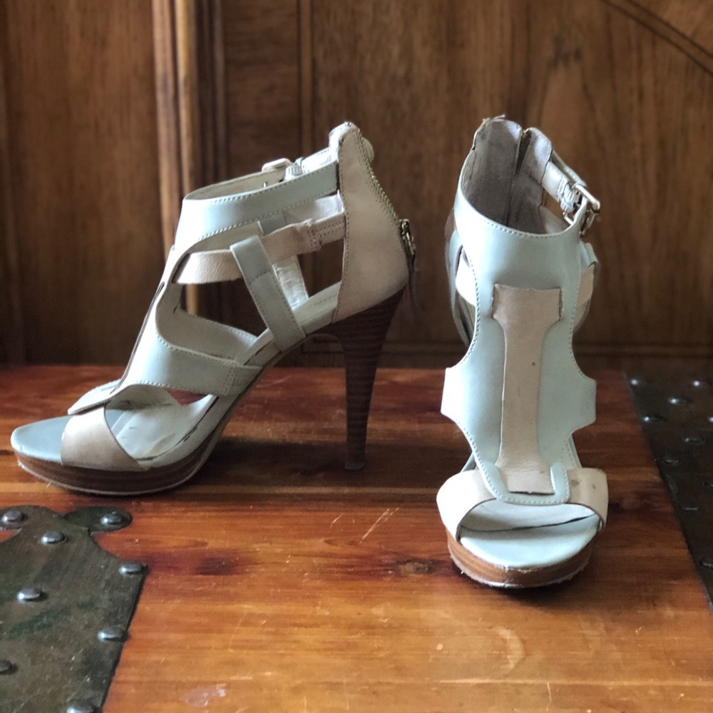 Woman heeled sandals